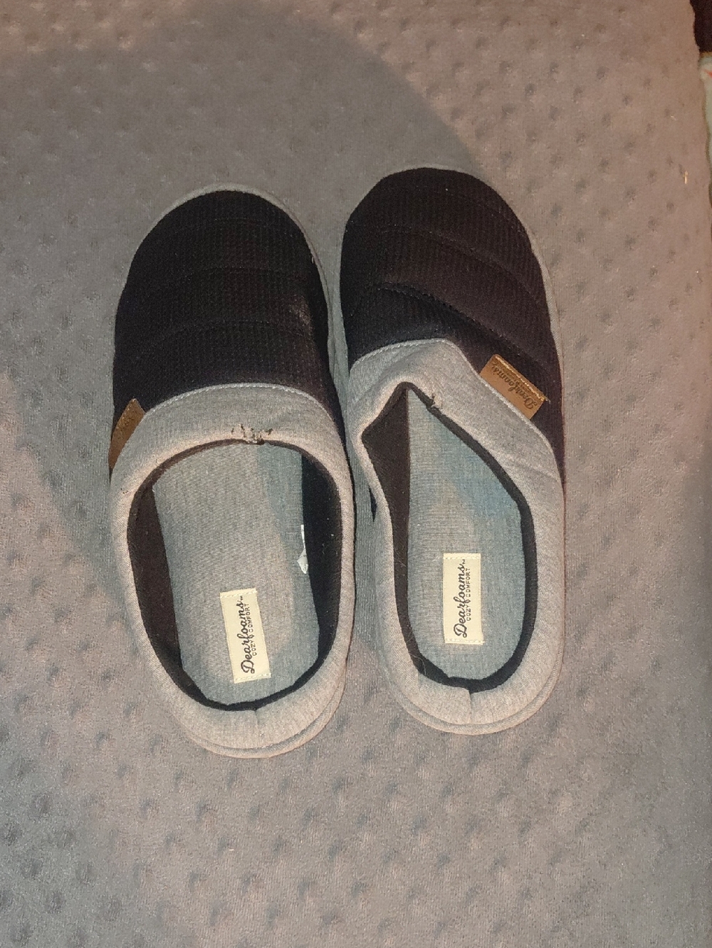 dearfoams Black and Gray Men’s Quilted Slip-On Slippers